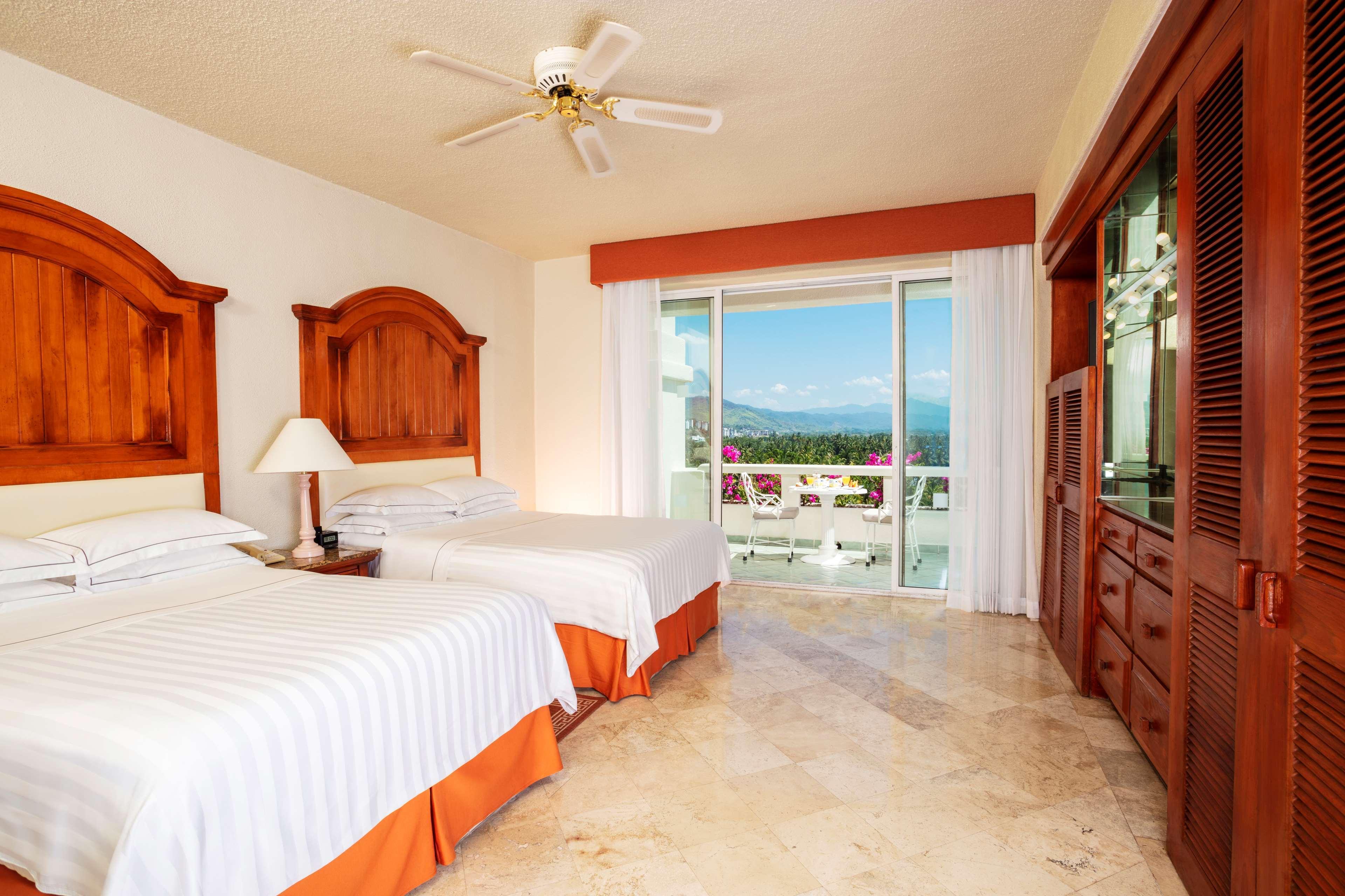 Barcelo Karmina Otel Manzanillo Dış mekan fotoğraf A guest room at the Hard Rock Hotel