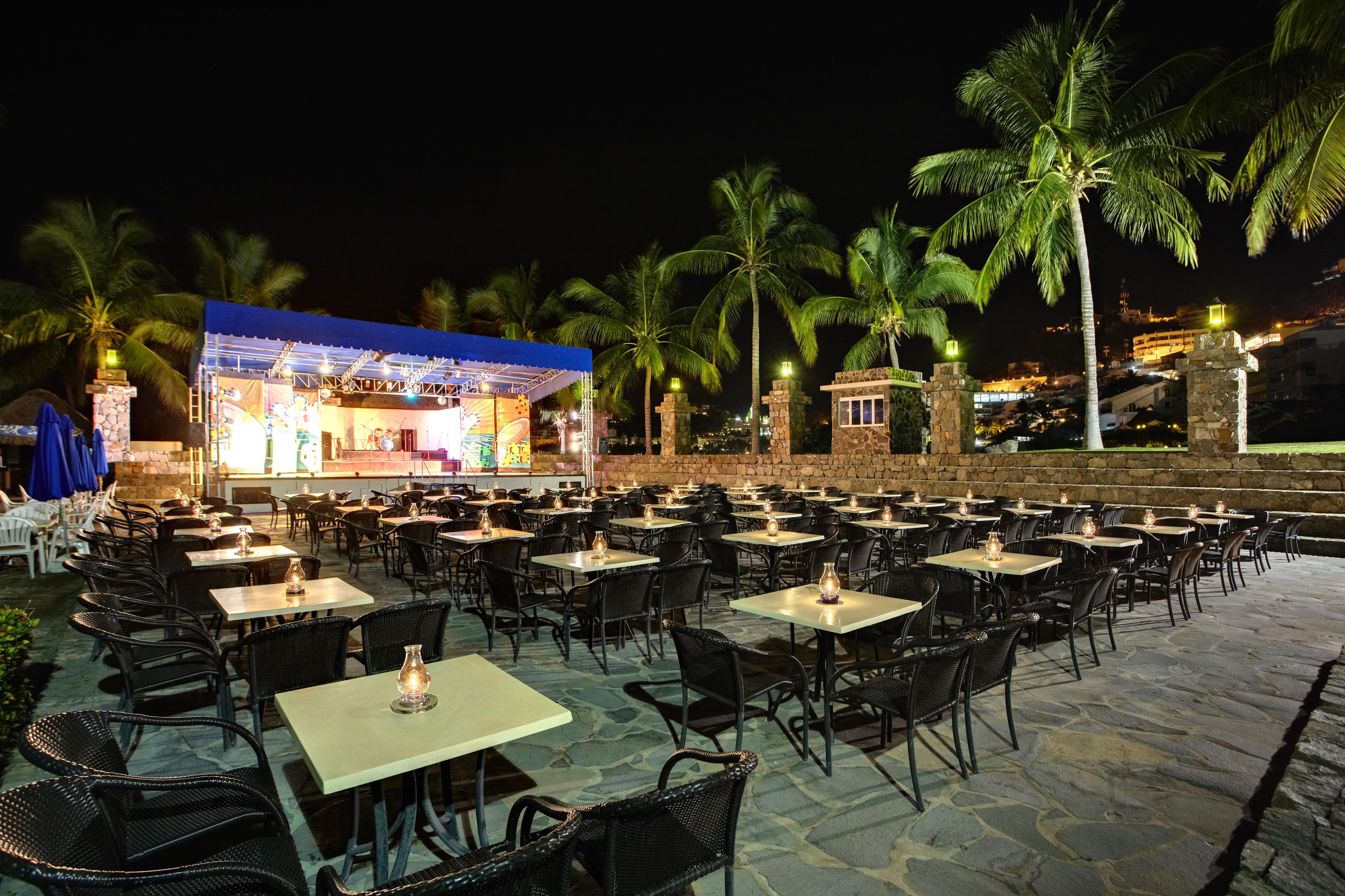 Barcelo Karmina Otel Manzanillo Dış mekan fotoğraf The stage at the resort