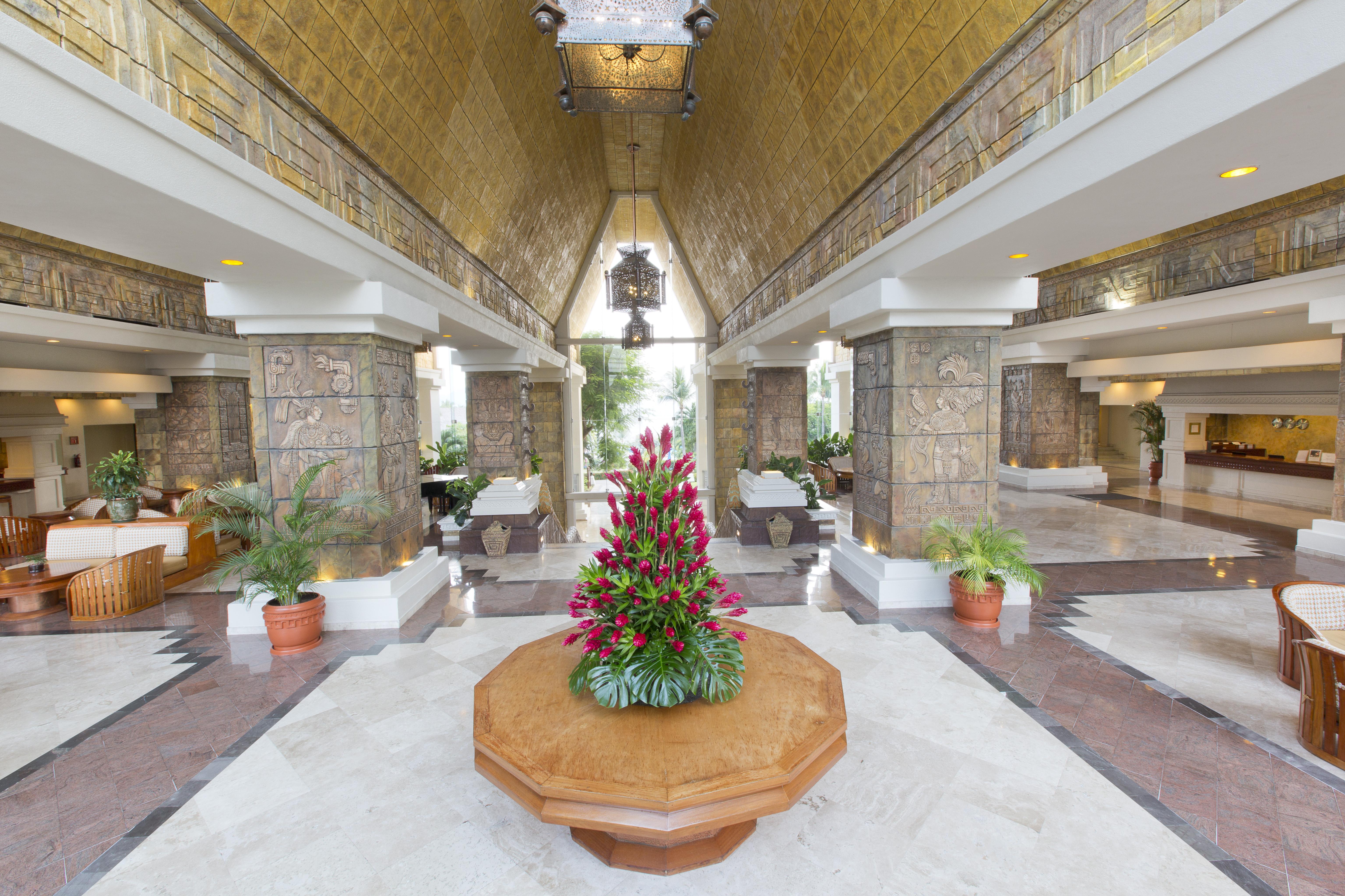 Barcelo Karmina Otel Manzanillo Dış mekan fotoğraf The lobby of the hotel